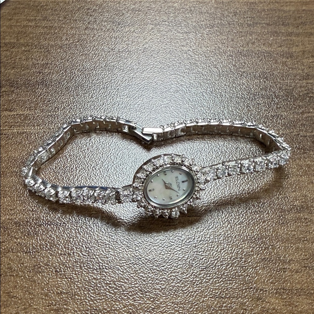 Elegant Silver Women's Bracelet